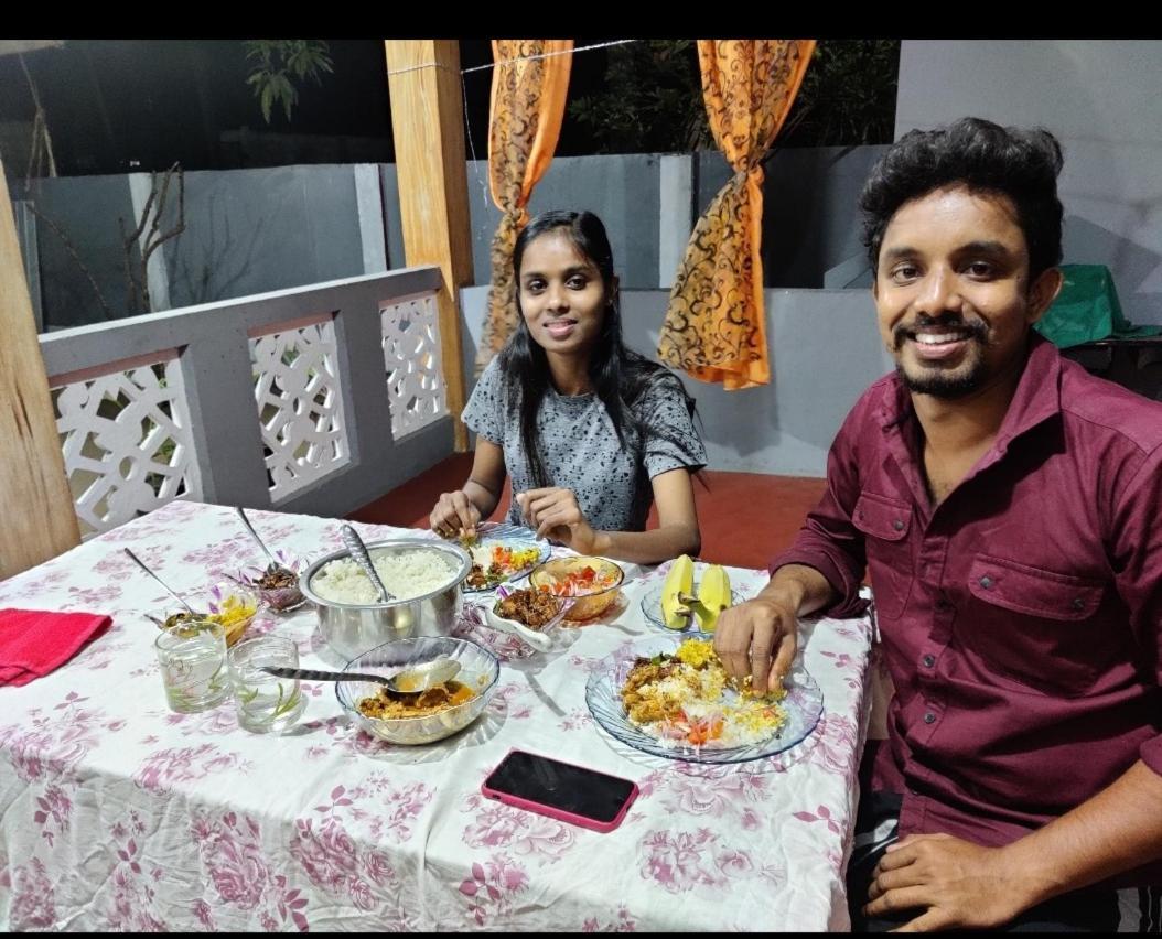 Enoch Guest House Mannar Eksteriør bilde